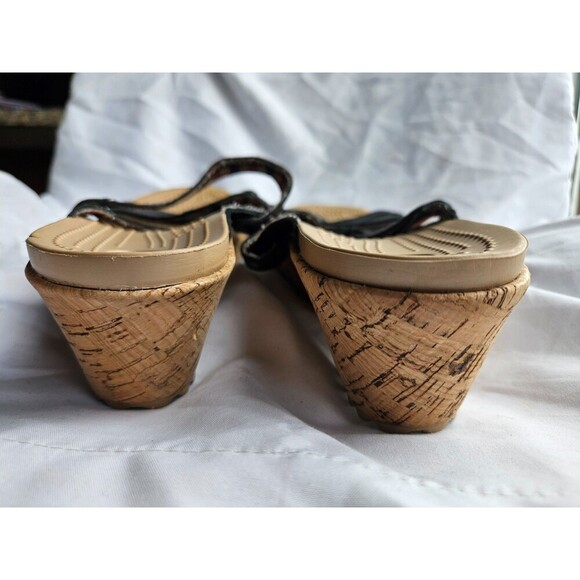 Womens Crocs Cork Wedge Sandals Shoes Siz 8 White Leather - Picture 9 of 9